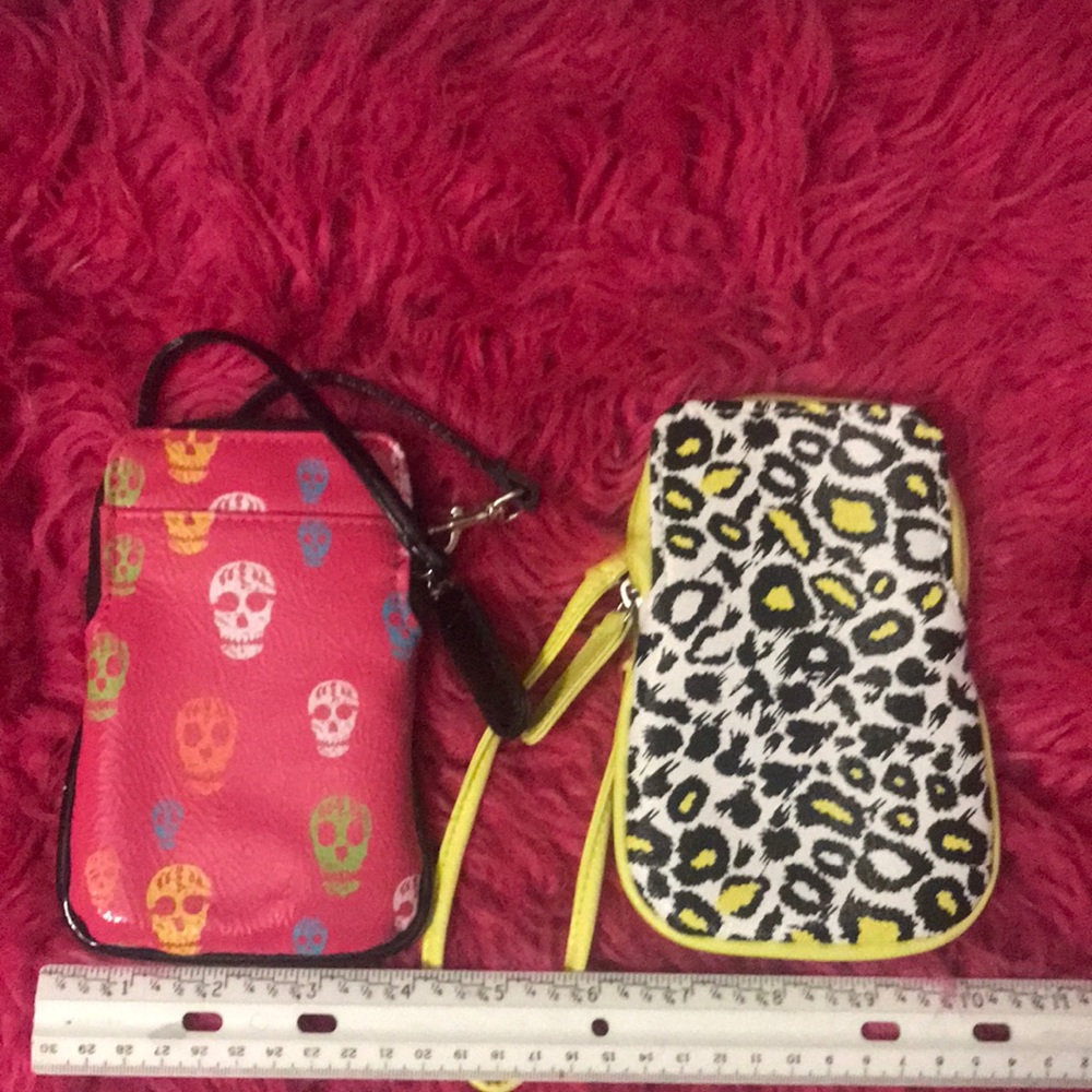 🐾 4 for $20 Two wristlets skulls and leopard